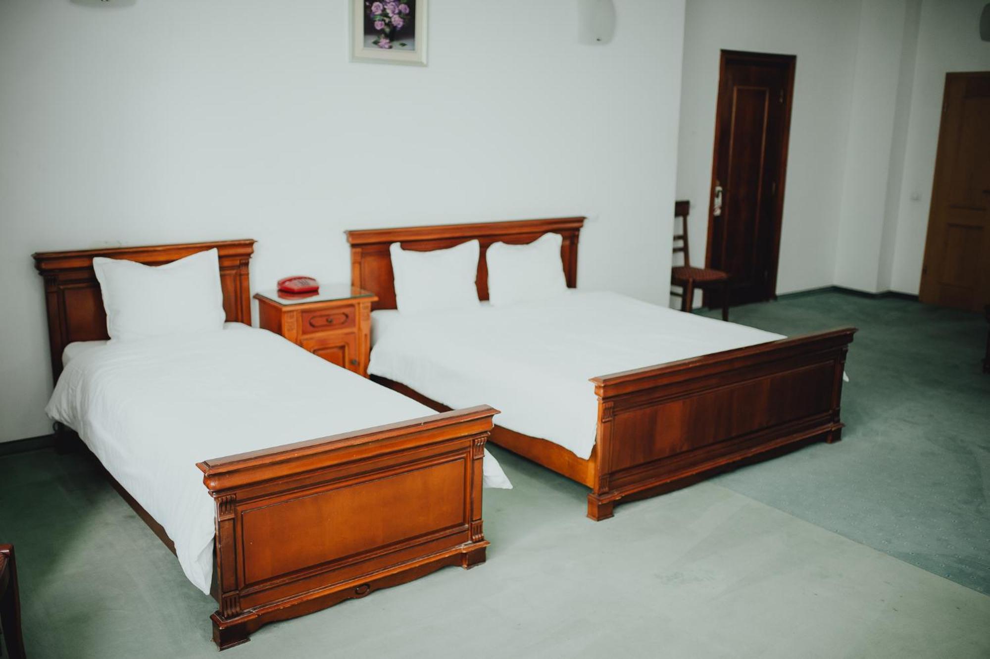 Hotel Bavaria Craiova Kültér fotó