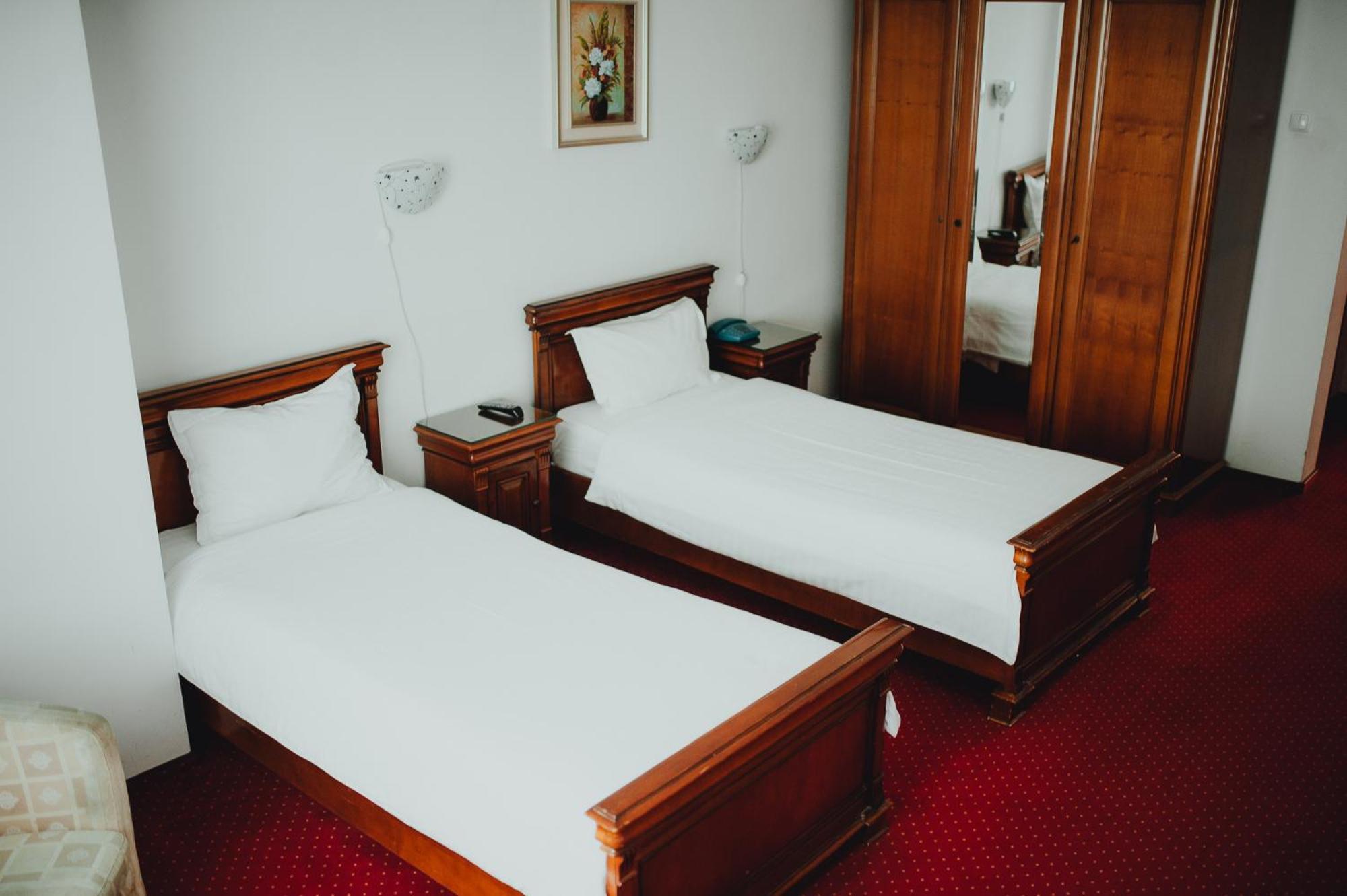 Hotel Bavaria Craiova Kültér fotó