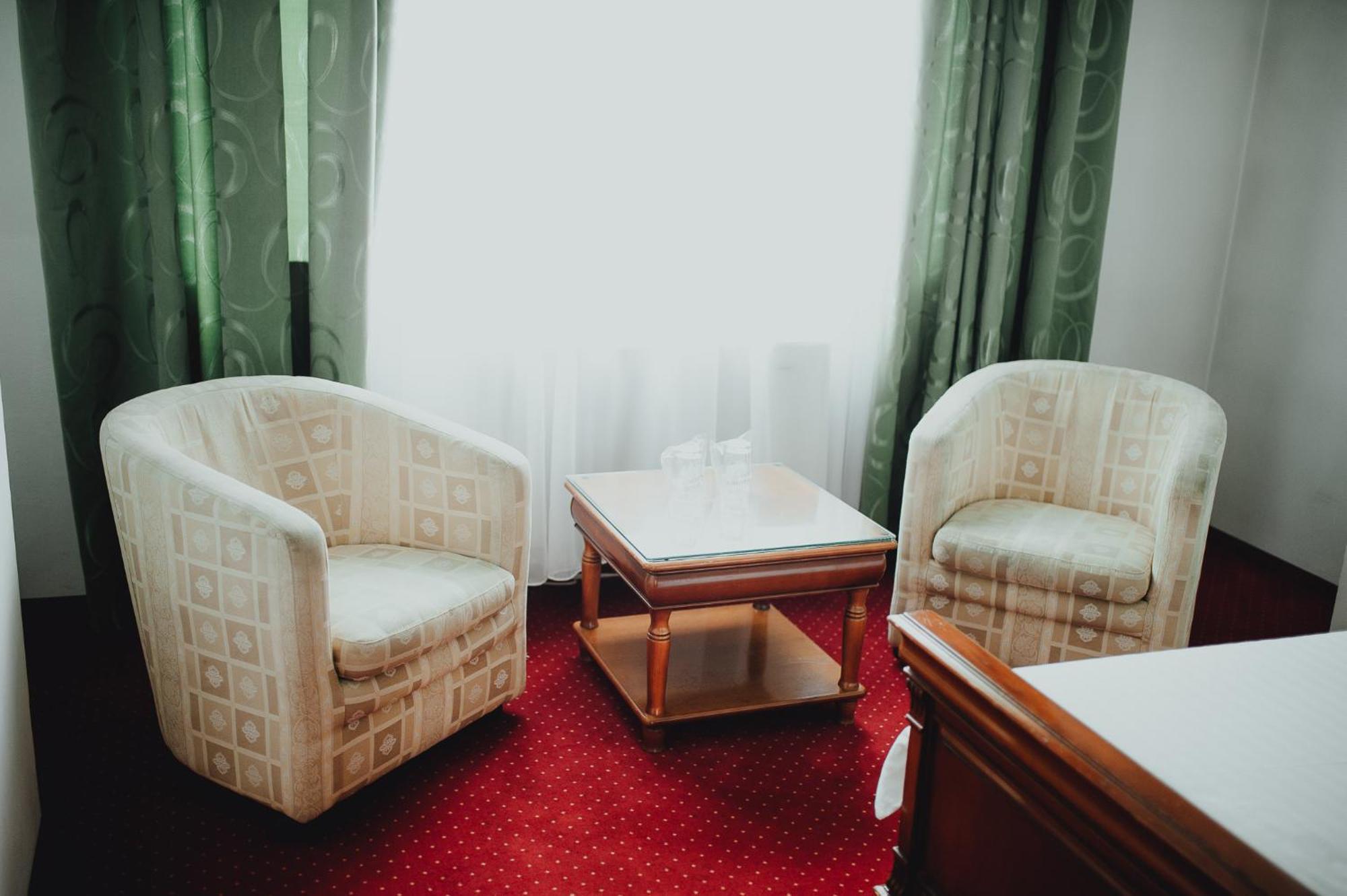 Hotel Bavaria Craiova Kültér fotó