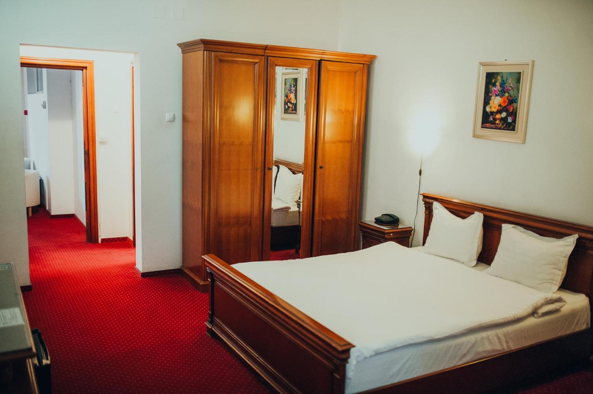 Hotel Bavaria Craiova Kültér fotó