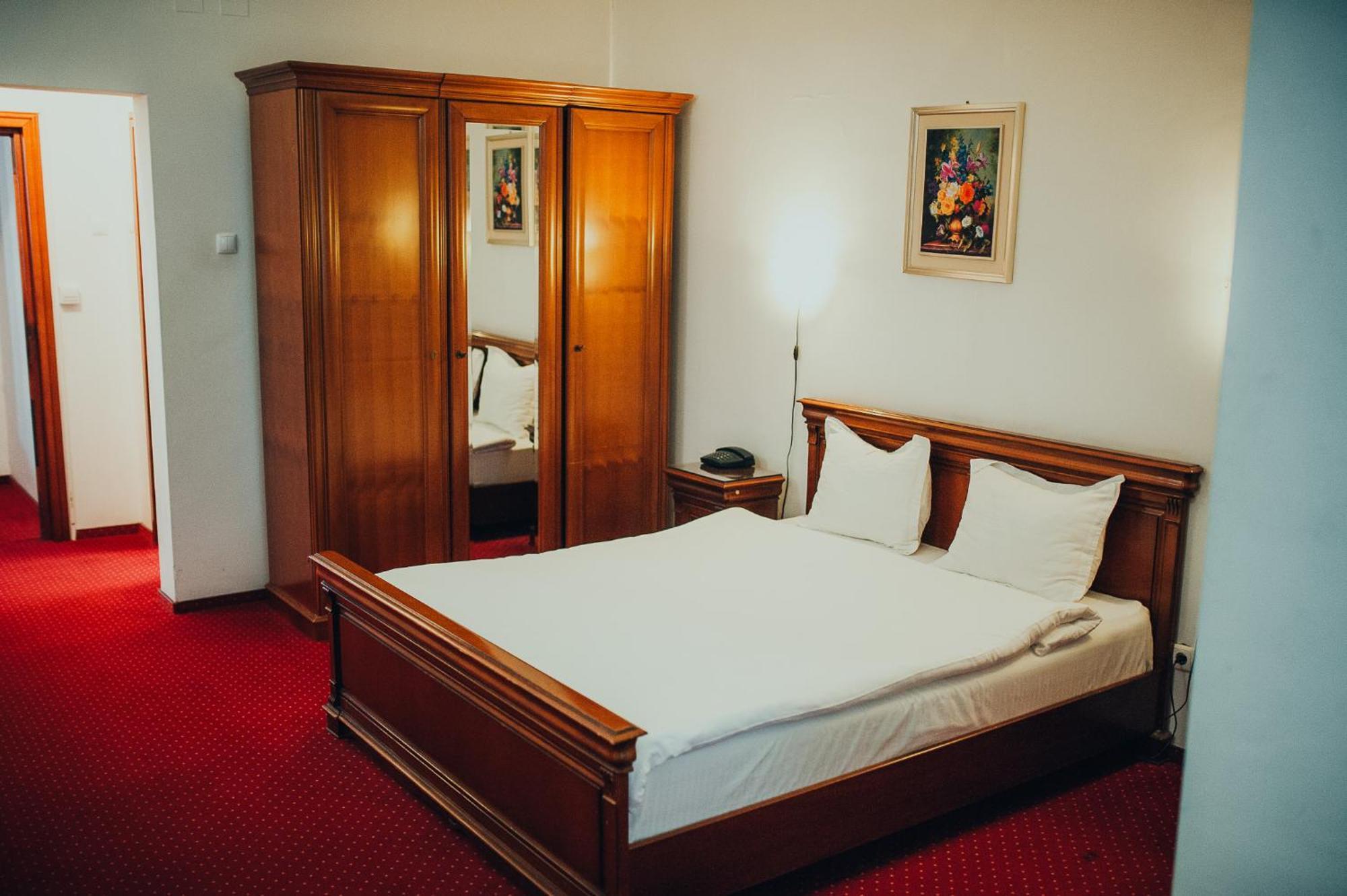Hotel Bavaria Craiova Kültér fotó