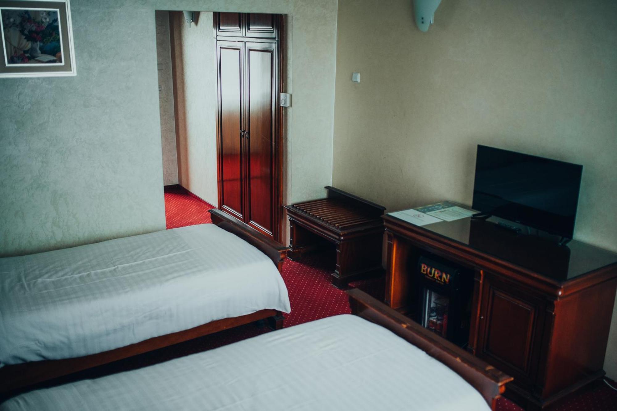 Hotel Bavaria Craiova Kültér fotó