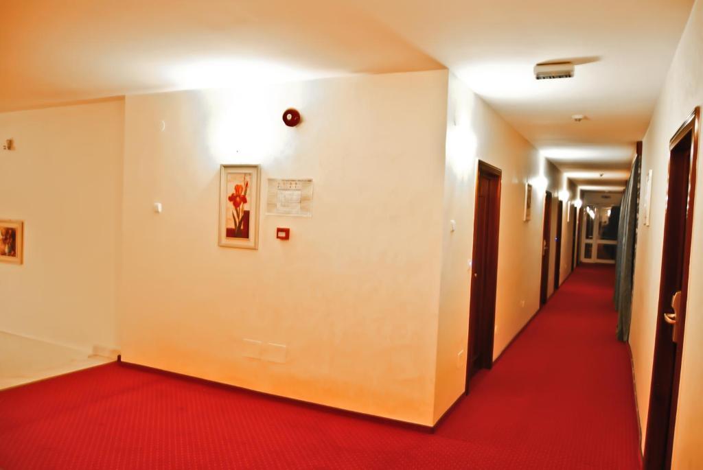 Hotel Bavaria Craiova Kültér fotó