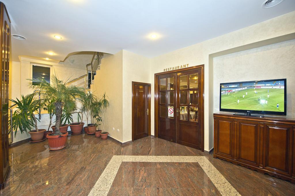 Hotel Bavaria Craiova Kültér fotó