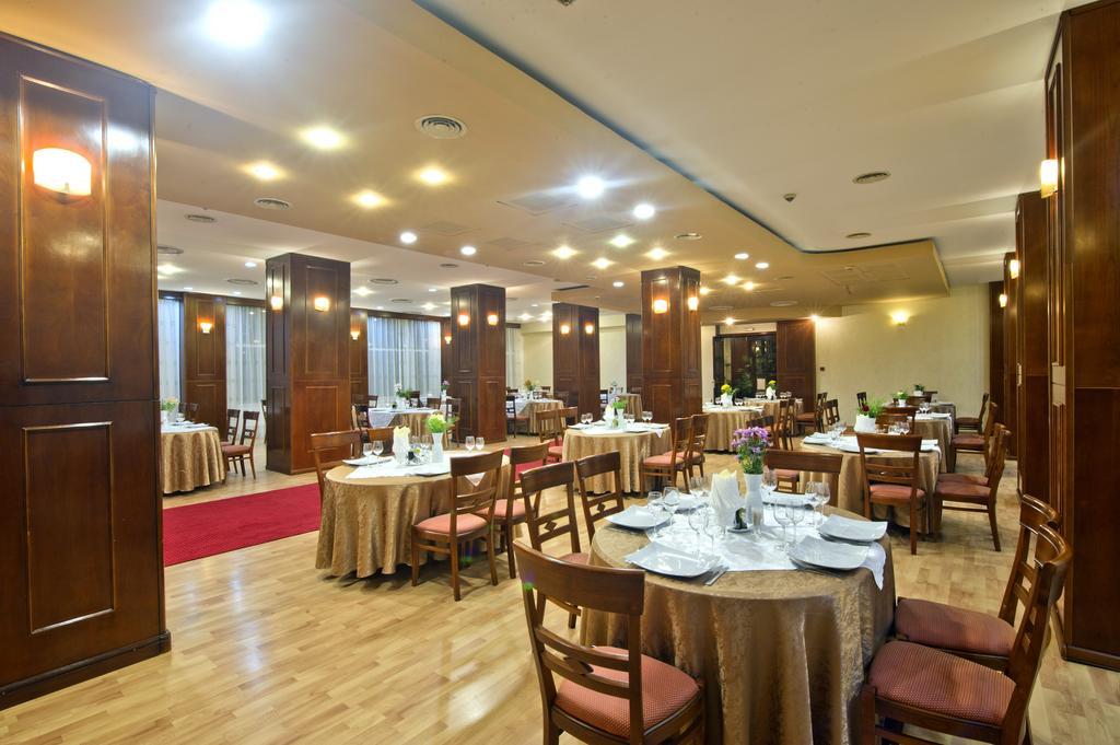 Hotel Bavaria Craiova Kültér fotó